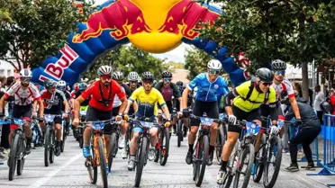 Red Bull Geç Kalma, Bisiklet Tutkunlarını Adalar'da Buluşturdu