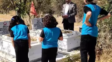 Şehit öğretmenler kabirleri başında anıldı