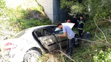 Bilecik'te Otomobil Dere Yatağına Uçtu