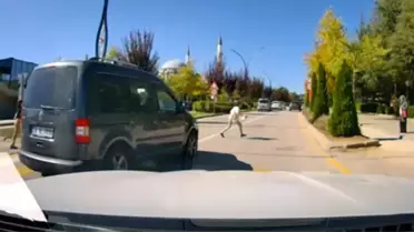 Bolu'da Yaya Geçidinde Kazaya Karşı Çocuk Yürüdü