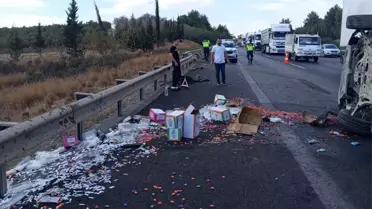 Adana'da Panelvan Devrildi, Trafik Aksadı