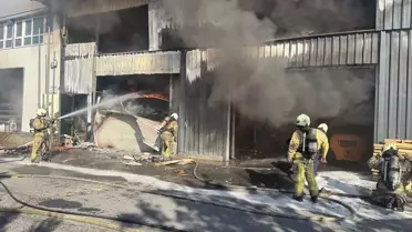 Beylikdüzü'nde Ahşap Üretim Yerinde Yangın