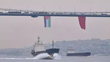 İstanbul Boğazı'ndaki köprülere Filistin'e destek için bayrak asıldı