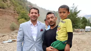 İstanbul'dan dönüp başkan oldu, köyleri modern sahalara kavuşturmaya başladı