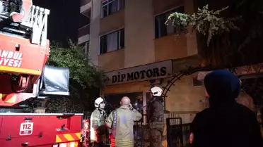 Kadıköy'de Yangın: 4 Kişi Hastaneye Kaldırıldı