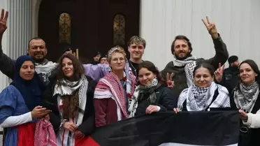 Avusturyalı Aktivistler, İsrail Saldırısını Protesto Etti