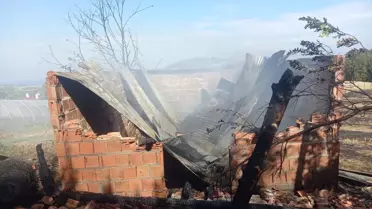 Gerze'de Samanlık Yangını Kısa Sürede Söndürüldü
