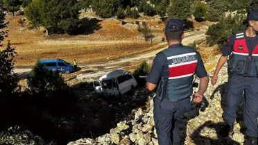 Mersin'de Tarım İşçilerini Taşıyan Minibüs Kaza Yaptı