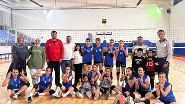 Tomarza Belediyespor Kız Voleybol Takımı'ndan Ezici Galibiyet
