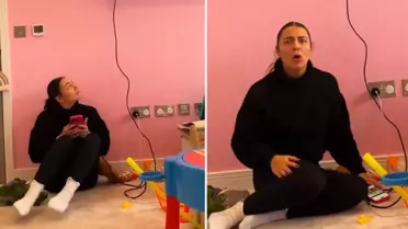 Karısının telefonunu televizyona bağlayan adam, hayatının şokunu yaşadı