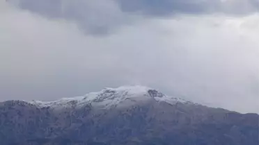 Girdev Yaylası'na Mevsimin İlk Karı