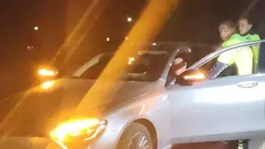 Alkollü Sürücü ve Yanındaki Kadın, Polisle Tartıştı: İkisi Tutuklandı