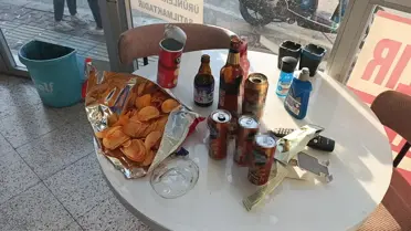 Marketin camını taşla kırdı, içeride yiyip içip keyif yaptı