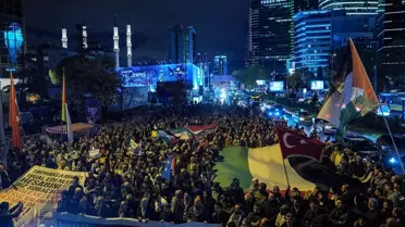 İsrail'in Özgürlük Filosu Koalisyonu'ndaki gemilere saldırısı İstanbul'da protesto edildi