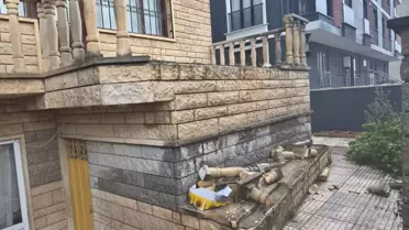 Yabancı Uyruklu Çocuk Beton Korkuluk Altında Kaldı