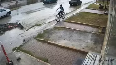 Öğrenci Yağmur Çukuruna Düştü