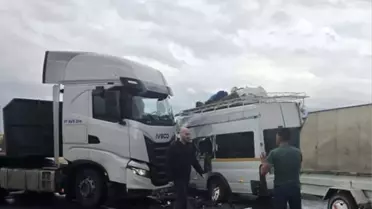 Avanos'ta Minibüs ile TIR Çarpıştı: 9 Yaralı