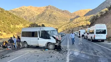 Şırnak'ta Minibüs ve Ticari Araç Çarpıştı: 11 Yaralı