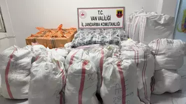 Başkale'de Gümrük Kaçağı Malzemeler Ele Geçirildi