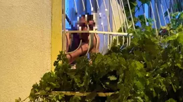 Dehşet anları! Döner bıçağını kendi boğazına dayadı