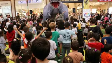 Dinozorlar Çocukları Bekliyor