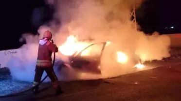 Hatay'da Park Halindeki Otomobil Yanarak Kullanılamaz Hale Geldi