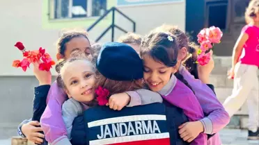 Dünya Kız Çocukları Günü'nde Jandarmadan Ziyaret