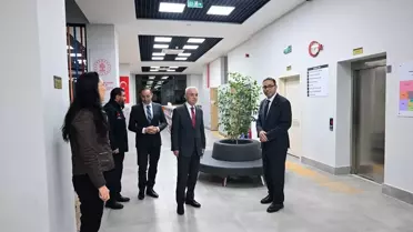 Vali Turan'dan Kütüphane İncelemesi