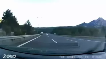 Ters Yolda Giden Kamyonet Kamerada