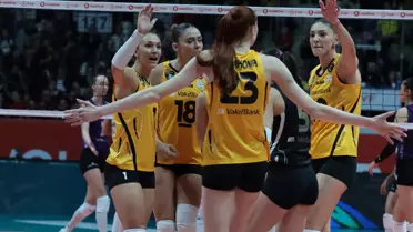 VakıfBank, Zeren Spor'u 3-1 Yendi!