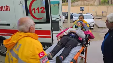 Kozan'da Tarım İşçilerini Taşıyan Midibüs Devrildi: 11 Yaralı