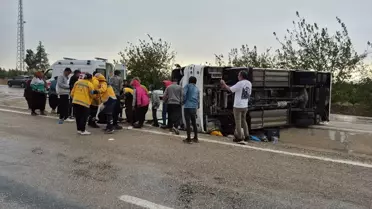 Kozan'da Tarım İşçilerini Taşıyan Midibüs Devrildi