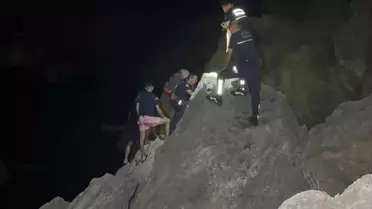Antalya'da Falezlerden Mahsur Kalan İki Arkadaş Kurtarıldı