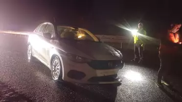 Yeniçağa'da Kaya Parçası Otomobile Düştü