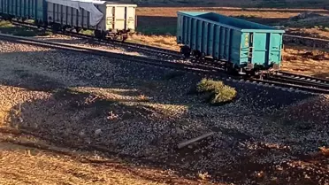 Siirt'te Yük Treni Raydan Çıktı