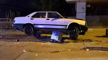 Niğde'de Trafoya Çarpan Otomobilin Sürücüsü Yaralı Kurtuldu