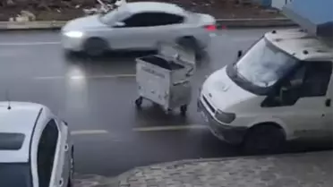 Antakya'da Kuvvetli Rüzgar Çöp Konteynerini Sürükledi