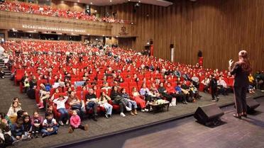 Şermin Yaşar, Türkçenin Zenginliğini Anlattı