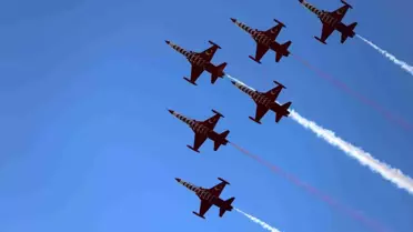 Türk Yıldızları Bandırma'da Gösteri Yaptı