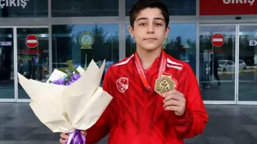 Mehmet Esat Dedeoğlu Balkan Güreş Şampiyonu Oldu