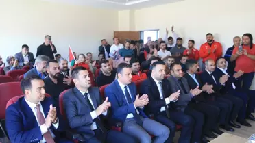 Balkan şampiyonu milli güreşçi İbrahim Bera Kıvrak, Kahramanmaraş'ta davul zurnayla karşılandı