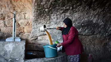 Gercüş'te Mezrone Üzümünden Pekmez Yapım Mesaisi