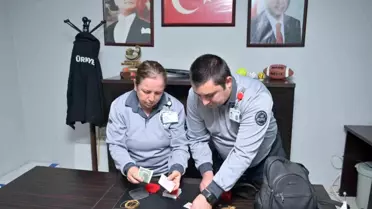 Esenyurt'ta Güvenlik Görevlileri Unutulan Çantayı Sahiplerine Ulaştırdı