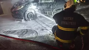 Antakya'da Seyir Halindeki Otomobil Yandı