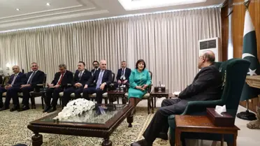 Kurtulmuş Pakistan'da Zerdari ile Görüştü