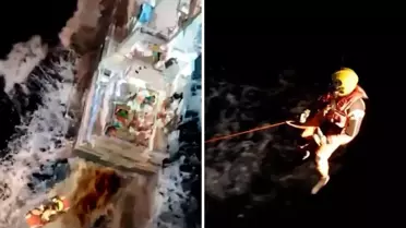 Tekneleri orkalar tarafından batırılan aile son anda kurtarıldı