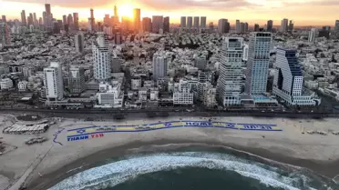 Trump'a İsrail'de sürpriz karşılama! Plaja dev 'Teşekkürler' pankartı asıldı