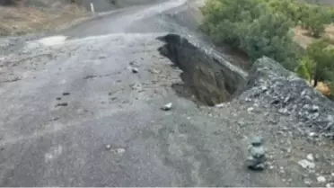 Palu'da Yol Çöktü, Kaya Parçaları Düştü