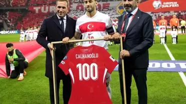 Hakan Çalhanoğlu'na 100. Maç Plaketi