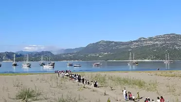 Demre'de Plaj Temizliği Etkinliği